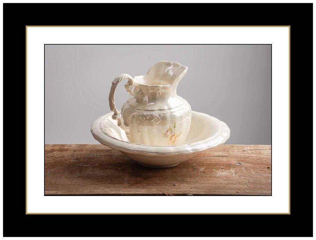 Vintage Iridescent Creamy White Pitcher and Wash Bowl Set - Treasures with  Tales, image size:1024x779